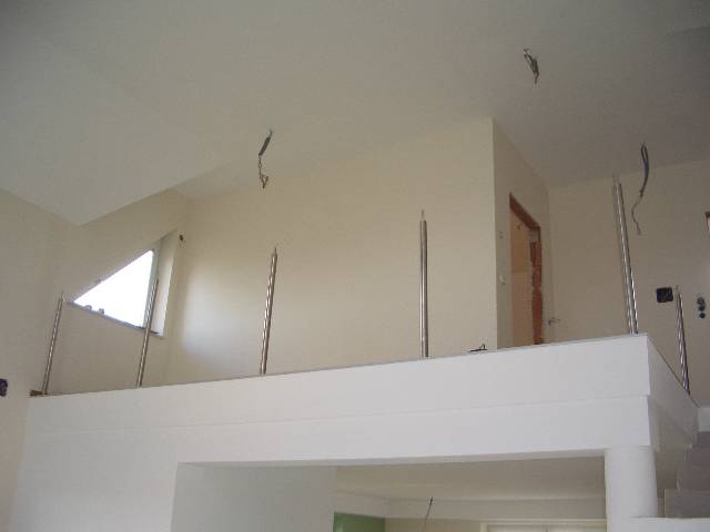 01 Damit keiner runterfllt, bekommen wir hier unser Gelnder.