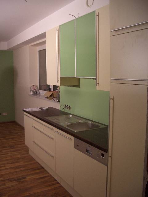 CIMG1917 Kche fertig. Die linke grne Tre hat allerdings einen Fehler - wird noch ausgetauscht.