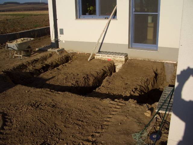 CIMG2974 Das wird das Fundament fr die Holzterasse.