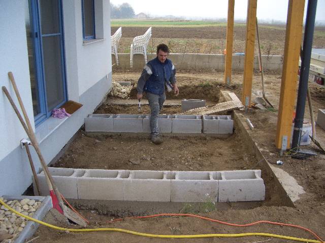 CIMG2984 Schalsteine drauf, damit es ein schner Abschluss wird.