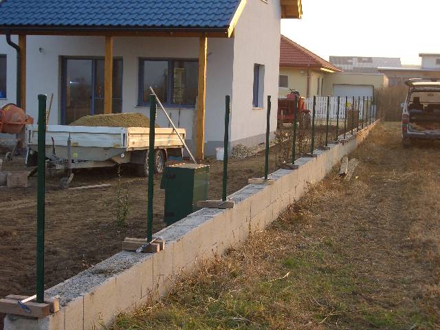 CIMG2993 Wie die Soldaten stehen sie jetzt da.