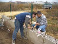 CIMG2990 Die Zaunsteher wurden auch einbetoniert.